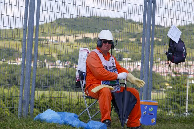 Motorsports: FIA Formula One World Championship WM Weltmeisterschaft 2018, Grand Prix of Hungary, steward, Streckenposten, track marshal Budapest Hungary
