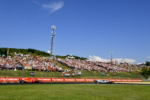 Motorsports: FIA Formula One World Championship WM Weltmeisterschaft 2018, Grand Prix of Hungary, 77 Valtteri Bottas (FIN, Mercedes AMG Petronas Motorsport), 5 Sebastian Vettel (GER, Scuderia Ferrari), Budapest Hungary