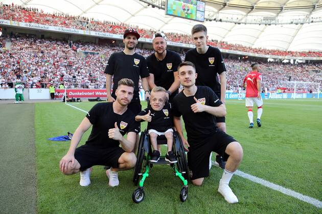 VfB Stuttgart Atletico Madrid Germany Stuttgart 05 08 2018 Football Bundesliga Season 2018 2019 Test match VfB Stuttgart Atletico Madrid eSports Team VfB Stuttgart Top row from Erhan Kayman dr erhano Timo Schulz timo tisi Lukas Seiler lukas 1004 Bottom row from Simon Schulz simon tisi Niklas Luginsland nik lugi Marcel Lutz Marlut
