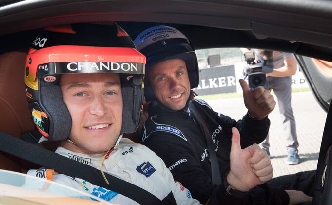 McLaren s Belgian driver Stoffel Vandoorne and former Belgian cyclocross champion Sven Nys pictured during preparations ahead of the Spa-Francorchamps Formula One Grand Prix of Belgium race, in Spa-Francorchamps, Thursday 23 August 2018. BENOITxDOPPAGNE  x05411318x