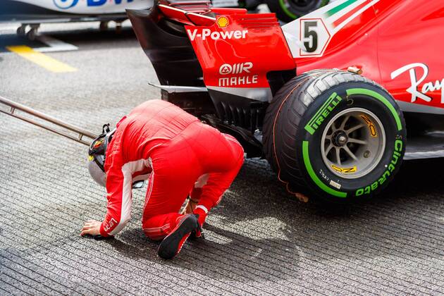 Sebastian Vettel Scuderia Ferrari kneels on the ground and looks under his car Belgian Grand Prix 2018 Motorsport Formula 1 25 08 2018 Belgian Grand Prix 2018 Motorsport Formula 1 25 08 2018 Copyright: xEIBNER AlexanderxNeisx EP_ANS