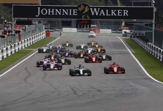 Motorsports: FIA Formula One World Championship WM Weltmeisterschaft 2018, Grand Prix of Belgium, Start, 44 Lewis Hamilton (GBR, Mercedes AMG Petronas Motorsport), 5 Sebastian Vettel (GER, Scuderia Ferrari), Spa-Francorchamps Belgium