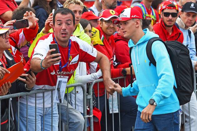 xekx 31 08 02 09 2018 FIA Formula 1 Championship Formula 1 Grand Prix of Italy 2018 GP Italia Monza In the picture Mick Schumacher among the Formula 1 fans in Monza Monza Italy eel-fotografie Eberhard Krieger