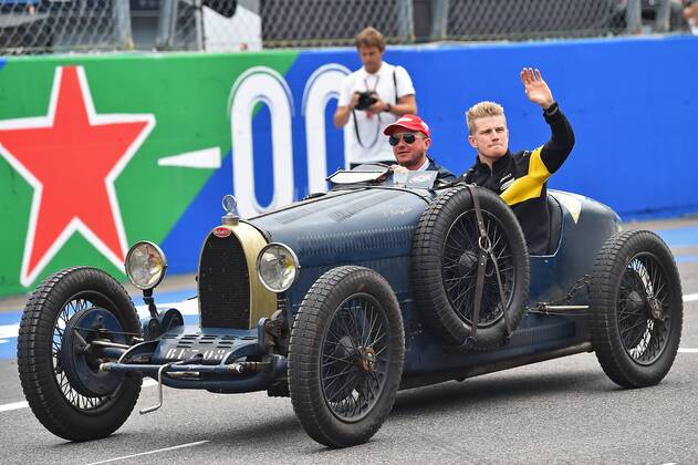 xekx 31 08 02 09 2018 FIA Formula 1 Championship Formula 1 Grand Prix of Italy 2018 GP Italia Monza Pictured Drivers parade Nico Hulkenberg GER 27 Renault Sport F1 Team Monza Italy eel-fotografie Eberhard Krieger