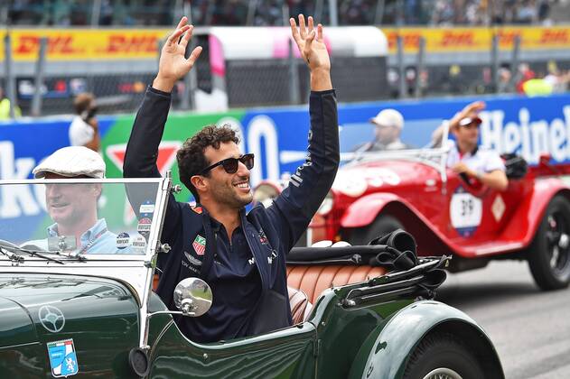 xekx 31 08 02 09 2018 FIA Formula 1 Championship Formula 1 Italian Grand Prix 2018 GP Italia Monza Pictured Driver Parade Daniel Ricciardo AUS 3 Aston Martin Red Bull Racing Monza Italy eel-fotografie Eberhard Krieger