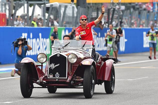 xekx 31 08 02 09 2018 FIA Formula 1 Championship Formula 1 Italian Grand Prix 2018 GP Italia Monza Pictured here Sebastian Vettel GER 5 Scuderia Ferrari during the Monza Italy drivers parade eel-fotografie Eberhard Krieger