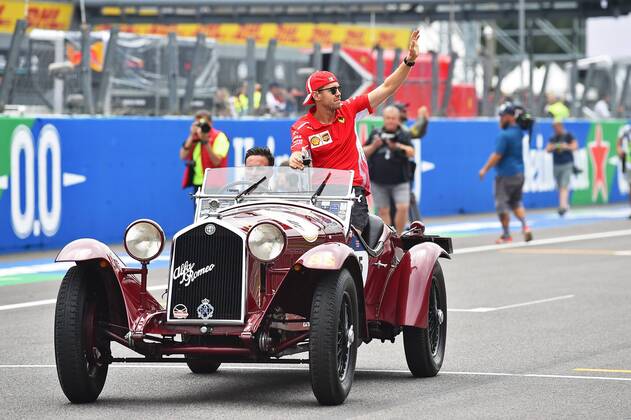 xekx 31 08 02 09 2018 FIA Formula 1 Championship Formula 1 Italian Grand Prix 2018 GP Italia Monza Pictured here Sebastian Vettel GER 5 Scuderia Ferrari during the Monza Italy drivers parade eel-fotografie Eberhard Krieger