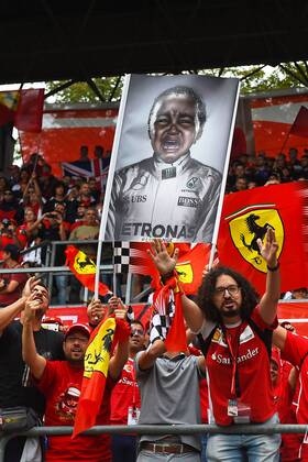xekx 31 08 02 09 2018 FIA Formula 1 Championship Formula 1 Grand Prix of Italy 2018 GP Italia Monza Pictured Ferrari fans in Monza Monza Italy eel-fotografie Eberhard Krieger