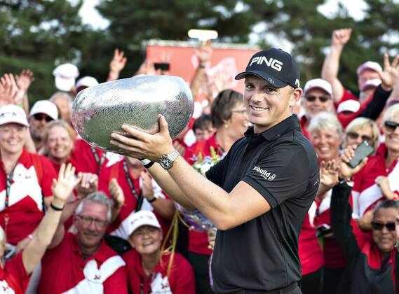Vinder af af European Tour golfturneringen Made in Denmark, Matt Wallace fra England, med trofaeet paa Silkeborg Golf Klub , soendag 1. september 2018.. , Silkeborg Jylland Denmark  Copyright: HenningxBagger HenningxBaggerx COP107 spdk20180902-181124-L