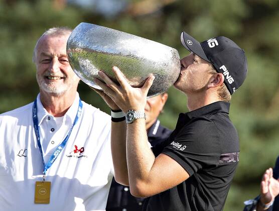 Vinder af af European Tour golfturneringen Made in Denmark, Matt Wallace fra England, med trofaeet paa Silkeborg Golf Klub , soendag 1. september 2018.. , Silkeborg Jylland Denmark  Copyright: HenningxBagger HenningxBaggerx COP107 spdk20180902-181317-L