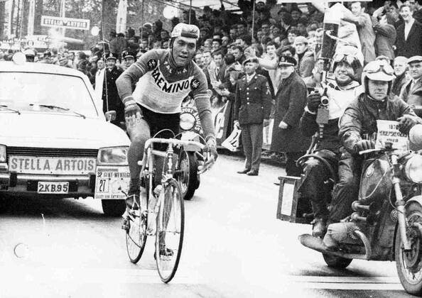 Cyclist Eddy Merckx wins the cycling race Gent - Wevelgem for the second time (BELGA ARCHIVES)  x85224586stx