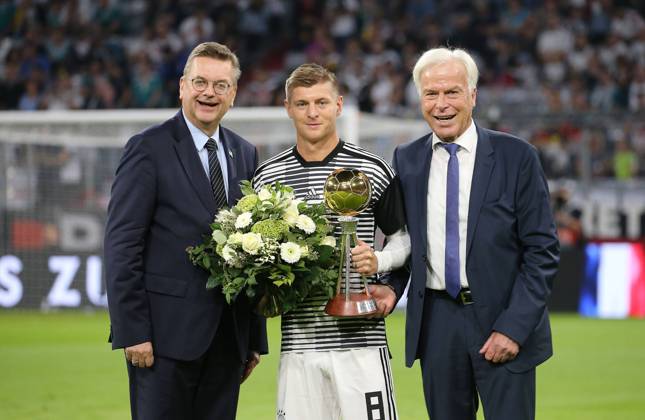 BAU 06 09 2018 München Soccer International match Germany vs France from left Reinhard Grindel Toni Kroos Reinhard Rauball DFB regulations prohibit any use of images as image sequences and or quasi video