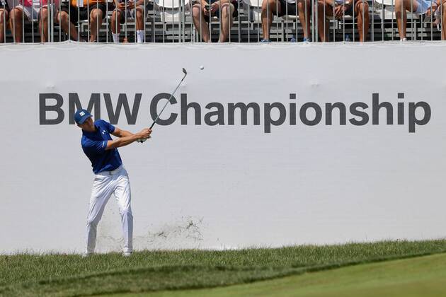 September 6, 2018 - Newtown Square, Pennsylvania, United States - Jordan Spieth chips on to the 18th green during the first round of the 2018 BMW Championship. Golf 2018: BMW Championship: Round 1 - ZUMAw109 20180906_zap_w109_019 Copyright: xDebbyxWongx