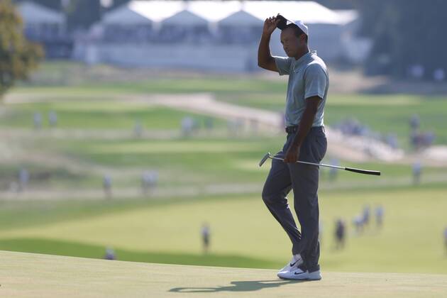 September 6, 2018 - Newtown Square, Pennsylvania, United States - Tiger Woods tips his cap to the crowd after birdie putting the 9th green during the first round of the 2018 BMW Championship. Golf 2018: BMW Championship: Round 1 - ZUMAw109 20180906_zap_w109_038 Copyright: xDebbyxWongx
