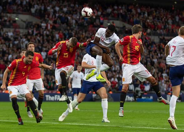Football - 2018 2019 UEFA Nations League A - Group Four: England vs. Spain Danny Welbeck (England) gets a header in ahead of the spanish defence at Wembley Stadium. COLORSPORT DANIEL BEARHAM  csp_eng_spa_080918_