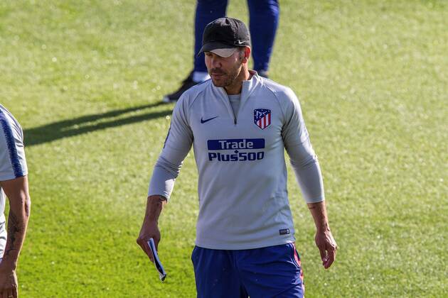 Atletico Madrid s Argentinian head coach, Diego Pablo Simeone, during a team s training session at Majadahonda Sports City in Madrid, Spain, 14 September 2018. Atletico Madrid will face Eibar in a Spanish Primera Division soccer match the upcoming 15 September. Training session !ACHTUNG: NUR REDAKTIONELLE NUTZUNG!  Copyright: xRodrigoxJimenezx GRAF2573 20180914-636725209152763768