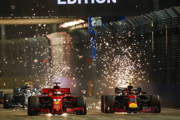 Sport Themen der Woche KW37 Sport Bilder des Tages Motorsports: FIA Formula One World Championship WM Weltmeisterschaft 2018, Grand Prix of Singapore, 5 Sebastian Vettel (GER, Scuderia Ferrari), 33 Max Verstappen (NLD, Aston Martin Red Bull Racing), Singapore Singapore