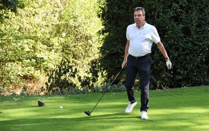 17 09 2018 GER Hanau Golf Club Hanau Wilhelmsbad Eintracht Frankfurt Golf Open Football manager Heribert Bruchhagen playing golf DFL regulations prohibit any use of photographs as image sequences and or quasi video