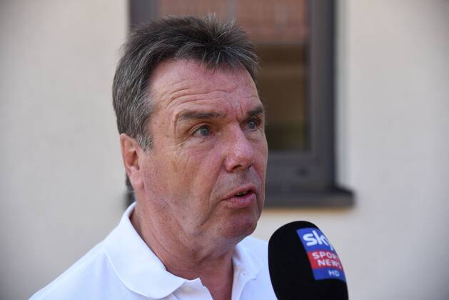 17 09 2018 ENG Hanau Golf Club Hanau Wilhelmsbad Eintracht Frankfurt Golf Open Bundesliga manager Heribert Bruchhagen in an interview DFL regulations prohibit any use of images as image sequences or quasi video