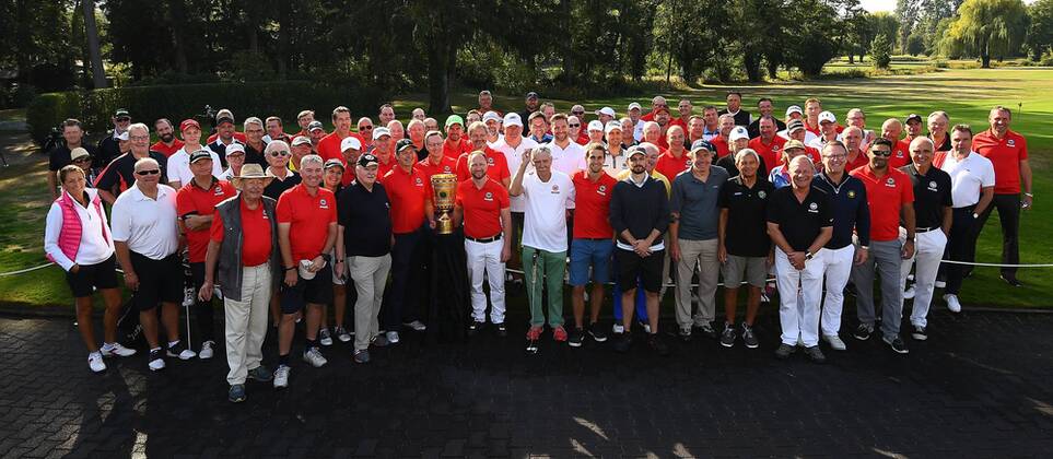 17 09 2018 xjhx Golf 13 Eintracht Frankfurt Golf Open emspor v l Group photo DFL DFB REGULATIONS PROHIBIT ANY USE OF PHOTOGRAPH as IMAGE SEQUENCES and or QUASI VIDEO Hanau