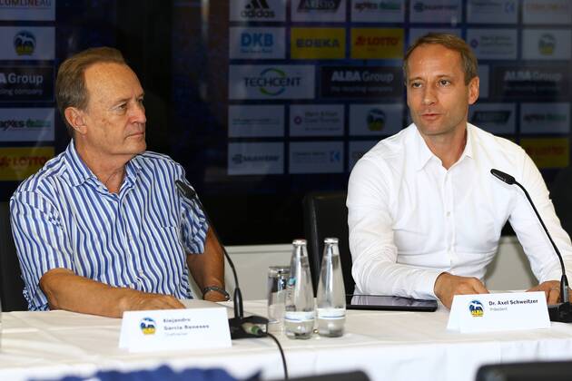 Basketball Men 1 Bundesliga Season 2018 19 Press Conference for the start of the season Head coach Aito Garcia Reneses Alba Berlin Alba President Dr Axel Schweitzer 19 09 18 Copyright: xMichaelxHundtx xMatthiasxKochx