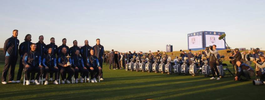 European Ryder Cup team players pose with their captain Thomas Bjorn (C) of Denmark during the Ryder Cup 2018 at The Golf National in Guyancourt, near Paris, France, 25 September 2018. The Ryder Cup 2018 runs from 25 to 30 September. RYDER CUP !ACHTUNG: NUR REDAKTIONELLE NUTZUNG!  Copyright: xLUISxTEJIDOx GRAF1612 20180925-636734707893940222