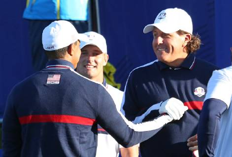 Tiger Woods (L) greets his U.S. teammates Bryson DeChambeau (C) and Phil Mickelson before a practice session at Le Golf National in Guyancourt near Paris on September 25, 2018.  PAR20180925009 DAVIDxSILPA