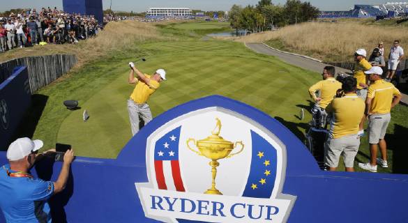 Justin Rose (R) of Great Britain during a training session of the Ryder Cup 2018 at The Golf National in Guyancourt, near Paris, France, 27 September 2018. The Ryder Cup 2018 runs from 25 to 30 September. Ryder Cup 2018 !ACHTUNG: NUR REDAKTIONELLE NUTZUNG!  Copyright: xLUISxTEJIDOx GRAF4228 20180927-636736655621255709
