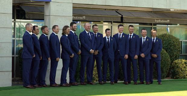 European players pose during the opening ceremony of the Ryder Cup 2018 at The Golf National in Guyancourt, near Paris, France, 27 September 2018. The Ryder Cup 2018 runs from 25 to 30 September. Ryder Cup 2018 !ACHTUNG: NUR REDAKTIONELLE NUTZUNG!  Copyright: xLUISxTEJIDOx GRAF4277 20180927-636736656244842592