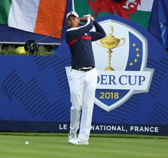 Tiger Woods prepares his opening shot on the first tee at the start of the Ryder Cup at Le Golf National in Guyancourt near Paris on September 28, 2018. Team USA will compete against Team Europe in the three-day tournament.  PAR20180928063 DAVIDxSILPA