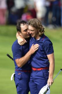 Sport Bilder des Tages joie de Francesco Molinari of Italy (Team Europ) Tommy Fleetwood of England (Team Europ) GOLF : Ryder Cup 2018 - Guyancourt - 28 09 2018 JBAutissier Panoramic 
