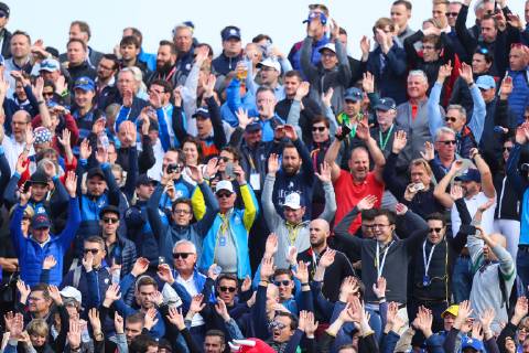 2018 Ryder Cup Day 1, Albatros Course, Le Golf National, Saint-Quentin-en-Yvelines, Paris 28 9 2018 Fans take part in a Mexican wave on 11th hole Fans take part in a Mexican wave on 11th hole 28 9 2018 Copyright: x©INPHO OisinxKeniryx OSH_9106