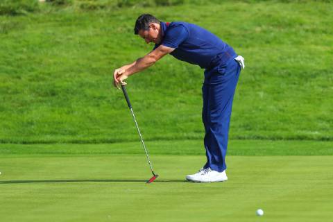 2018 Ryder Cup Day 1, Albatros Course, Le Golf National, Saint-Quentin-en-Yvelines, Paris 28 9 2018 Rory McIlroy dejected after missing a putt to lose his match on 16th hole Rory McIlroy dejected after missing a putt to lose his match on 16th hole 28 9 2018 Copyright: x©INPHO OisinxKeniryx OSH_9225