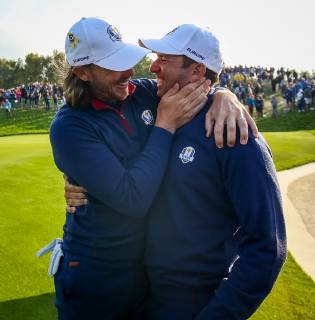 2018 Ryder Cup Day 1, Albatros Course, Le Golf National, Saint-Quentin-en-Yvelines, Paris 28 9 2018 Tommy Fleetwood celebrates with Sergio Garcia after winning on the 14th green Tommy Fleetwood celebrates with Sergio Garcia after winning on the 14th green 28 9 2018 Copyright: x©INPHO OisinxKeniryx MT2_8908