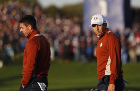 Northern Irish golfer Rory McIlroy (L) and Spanish Sergio Garcia (R) are seen at green 2 during the fourball competition on the second day of the Ryder Cup 2018 at The Golf National in Guyancourt, near Paris, France, 29 September 2018. The Ryder Cup 2018 runs from 25 to 30 September. Ryder Cup 2018 !ACHTUNG: NUR REDAKTIONELLE NUTZUNG!  Copyright: xLUISxTEJIDOx GRAF5579 20180929-636738142504188525