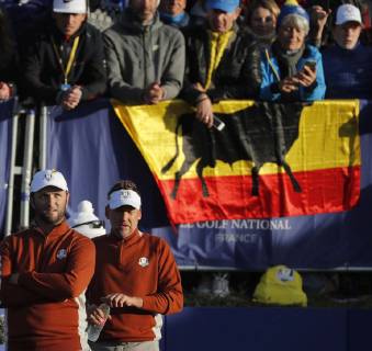 Spanish golfer Jon Rahm (L) is seen before his first shot at Tee 1 during the fourball competition on the second day of the Ryder Cup 2018 at The Golf National in Guyancourt, near Paris, France, 29 September 2018. The Ryder Cup 2018 runs from 25 to 30 September. Ryder Cup 2018 !ACHTUNG: NUR REDAKTIONELLE NUTZUNG!  Copyright: xLUISxTEJIDOx GRAF5582 20180929-636738281703149148
