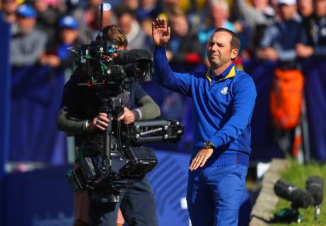 2018 Ryder Cup, Albatros Course, Le Golf National, Saint-Quentin-en-Yvelines, Paris 30 9 2018 Sergio Garcia dances at the 1st tee box Sergio Garcia dances at the 1st tee box 30 9 2018  Copyright: x©INPHO OisinxKeniryx OSH_2390