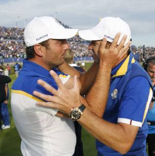 Sergio Garcia (R) of Spain celebrates with Italian Francesco Molinari (L) after Europe Team win on the final day of the Ryder Cup 2018 at The Golf National in Guyancourt, near Paris, France, 30 September 2018. Ryder Cup 2018 - Europe vs USA !ACHTUNG: NUR REDAKTIONELLE NUTZUNG!  Copyright: xLuisxTejidox GRAF6873 20180930-636739285808365008