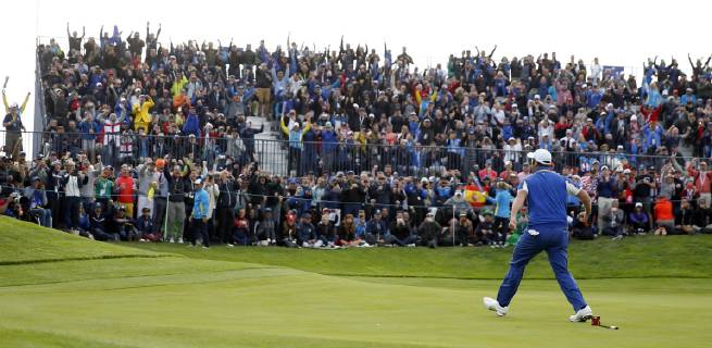 Jon Rahm of Spain celebrates his victory on the final day of the Ryder Cup 2018 at The Golf National in Guyancourt, near Paris, France, 30 September 2018. Ryder Cup 2018 - Europe vs USA !ACHTUNG: NUR REDAKTIONELLE NUTZUNG!  Copyright: xLuisxTejidox GRAF6866 20180930-636739289289770557