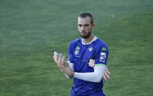 Entrenamiento del Betis. En la imagen, Pau Lopez. Betis training session. In this picture, Pau Lopez.