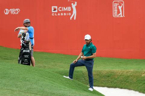 October 11, 2018 - Kuala Lumpur, Malaysia - Abraham Ancer(R) of Mexico in action during the first round of the CIMB Classic at TPC Kuala Lumpur on October 11, 2018 in Kuala Lumpur, Malaysia CIMB Classic - Round One  - ZUMAn230 20181011_zaa_n230_099 Copyright: xChrisxJungx