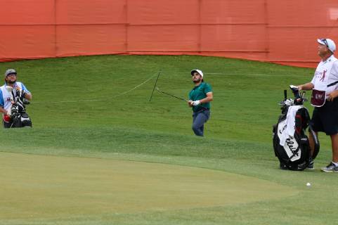 October 11, 2018 - Kuala Lumpur, Malaysia - Abraham Ancer(C) of Mexico in action during the first round of the CIMB Classic at TPC Kuala Lumpur on October 11, 2018 in Kuala Lumpur, Malaysia CIMB Classic - Round One  - ZUMAn230 20181011_zaa_n230_103 Copyright: xChrisxJungx