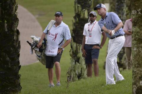October 12, 2018 - Kuala Lumpur, Malaysia - Davis Love III (R) of the USA hits a shot during the second round of 2018 CIMB Classic golf tournament in Kuala Lumpur, Malaysia on October 12, 2018. CIMB Classic 2018 - Round Two  - ZUMAn230 20181012_zaa_n230_260 Copyright: xZahimxMohdx