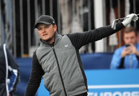 Golf - 2018 Sky Sports British Masters - Sunday, Fourth Round Eddie Pepperell of England signals wide from his tee shot, at Walton Heath Golf Club. COLORSPORT ANDREW COWIE 