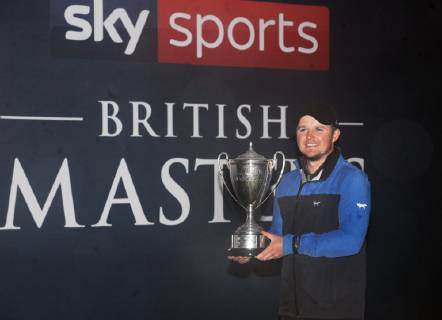 Golf - 2018 Sky Sports British Masters - Sunday, Fourth Round Eddie Pepperell of England with the British Masters trophy, at Walton Heath Golf Club. COLORSPORT ANDREW COWIE 