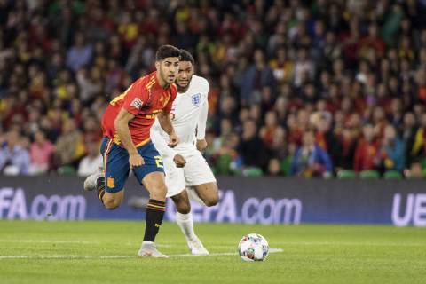 October 15, 2018 - Seville, Spain - MARCO ASENSIO of Spain (L) vies for the ball with JOE GOMEZ of England (R ) during the UEFA Nations League Group A4 soccer match between Spain and England at the Benito Villamarin Stadium Soccer 2018 - Spain vs England - ZUMAa142 20181015_zap_a142_006 Copyright: xDanielxGonzalezxAcunax