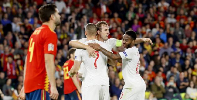 England s players jubilate a goal during the UEFA League of Nations groups phase match between the national teams of Spain and England, at the Benito Villamarin stadium, in Seville, Andalusia, Spain, 15 October 2018. Spain vs. England !ACHTUNG: NUR REDAKTIONELLE NUTZUNG!  Copyright: xJulioxMunozx SEV13 20181015-636752373827421109