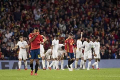 October 15, 2018 - Seville, Spain - THIAGO ALCANTARA of Spain (L ) laments after England scores for 3-0 during the UEFA Nations League Group A4 soccer match between Spain and England at the Benito Villamarin Stadium Soccer 2018 - Spain vs England - ZUMAa142 20181015_zap_a142_016 Copyright: xDanielxGonzalezxAcunax