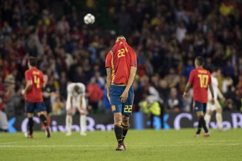 October 15, 2018 - Seville, Spain - DANI CEBALLOS of Spain (C) laments after the finishing of the UEFA Nations League Group A4 soccer match between Spain and England at the Benito Villamarin Stadium Soccer 2018 - Spain vs England - ZUMAa142 20181015_zap_a142_027 Copyright: xDanielxGonzalezxAcunax