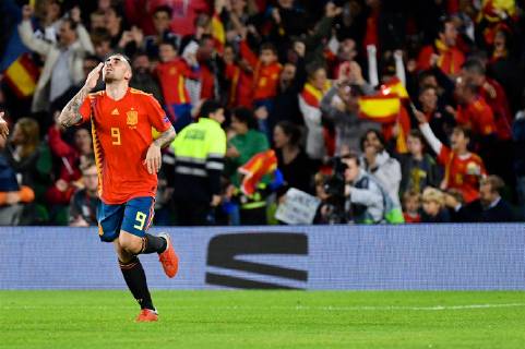 Spain v England UEFA Nations League Paco Alcacer of Spain (centre) celebrates scoring their first goal to make it Spain 1 England 3 during the UEFA Nations League match at the Estadio Benito Villamarin, Seville Content Not Available For UK Newspapers Copyright: xKristianxKanex FIL-12410-0049